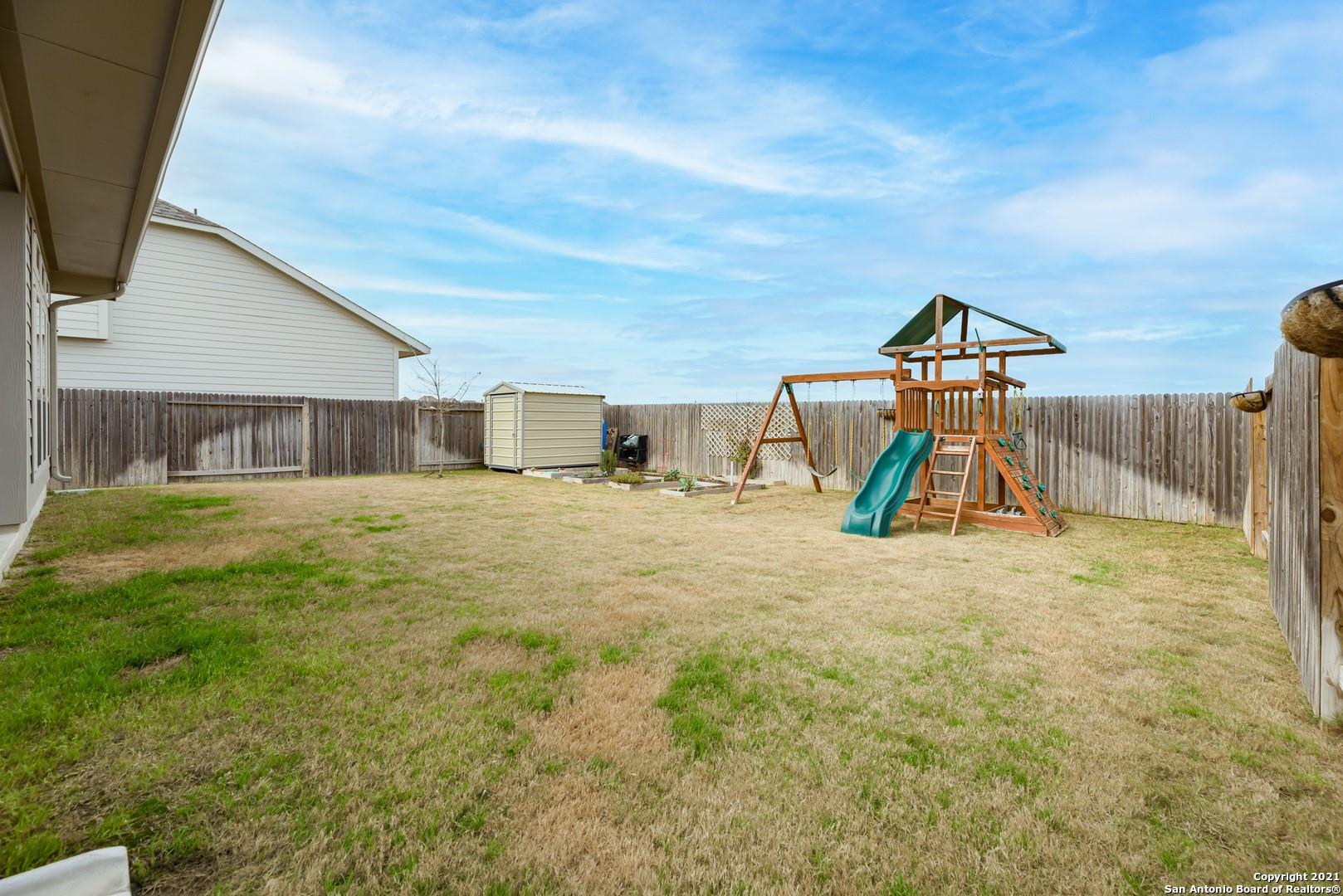 2032 Glen Hollow Holw, Seguin, TX 78155