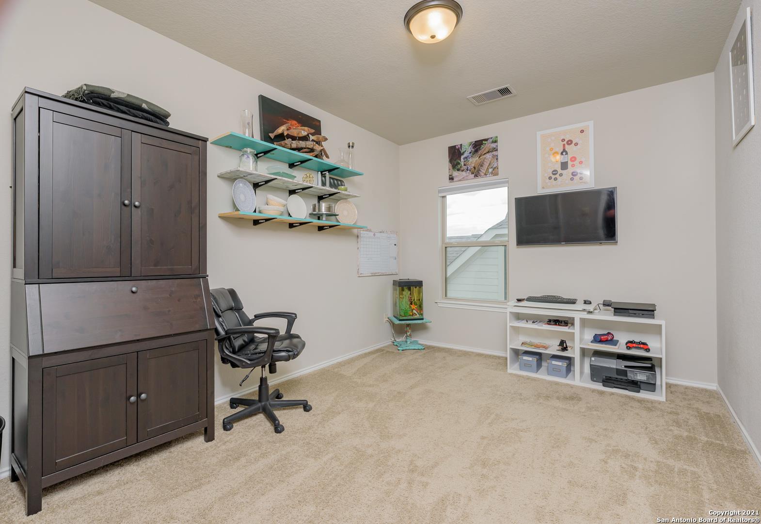 2032 Glen Hollow Holw, Seguin, TX 78155