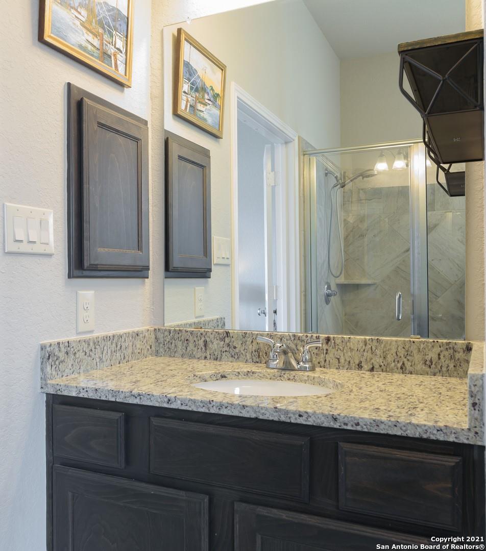 2032 Glen Hollow Holw, Seguin, TX 78155