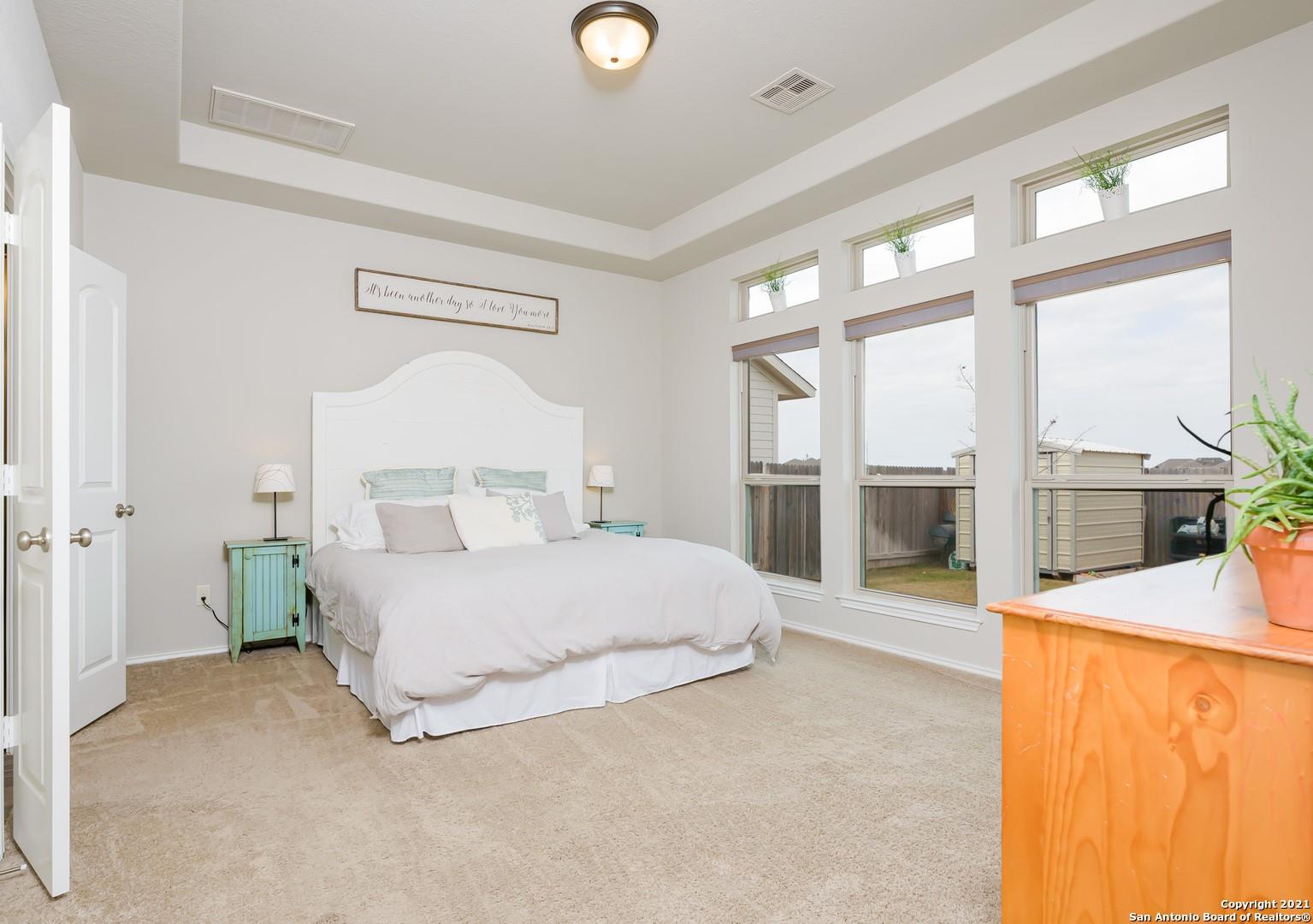 2032 Glen Hollow Holw, Seguin, TX 78155