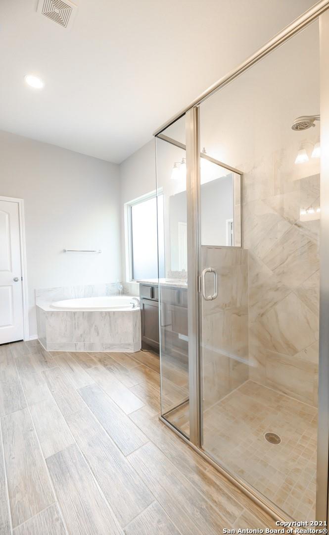 2032 Glen Hollow Holw, Seguin, TX 78155