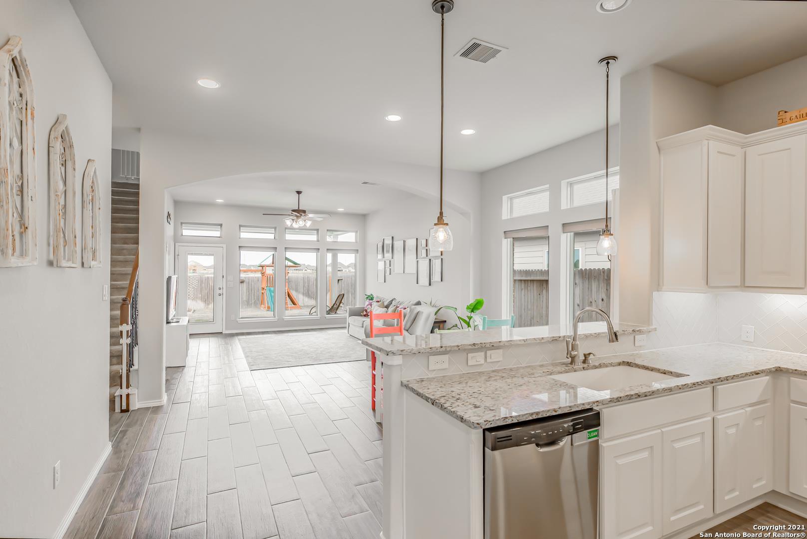 2032 Glen Hollow Holw, Seguin, TX 78155