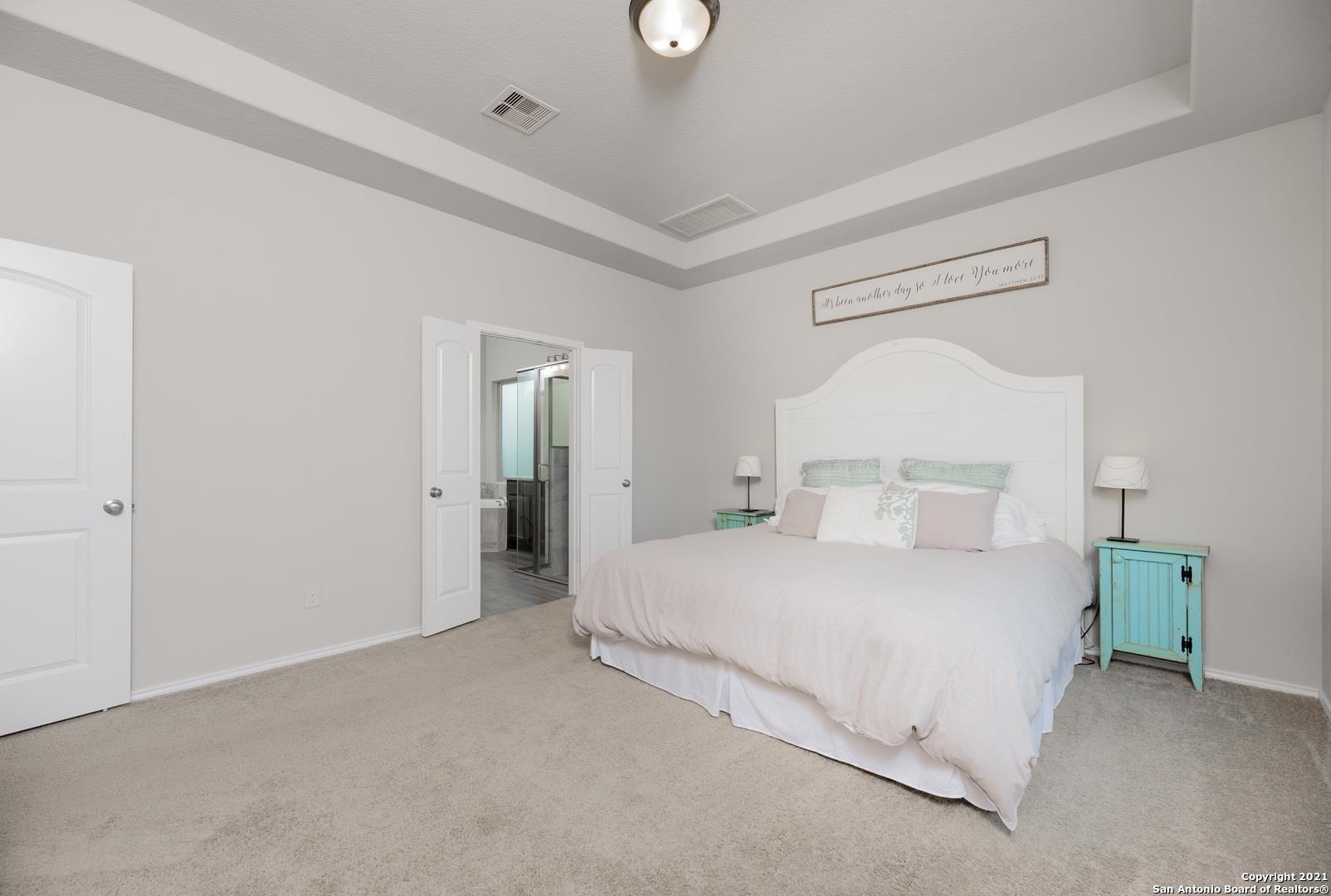 2032 Glen Hollow Holw, Seguin, TX 78155