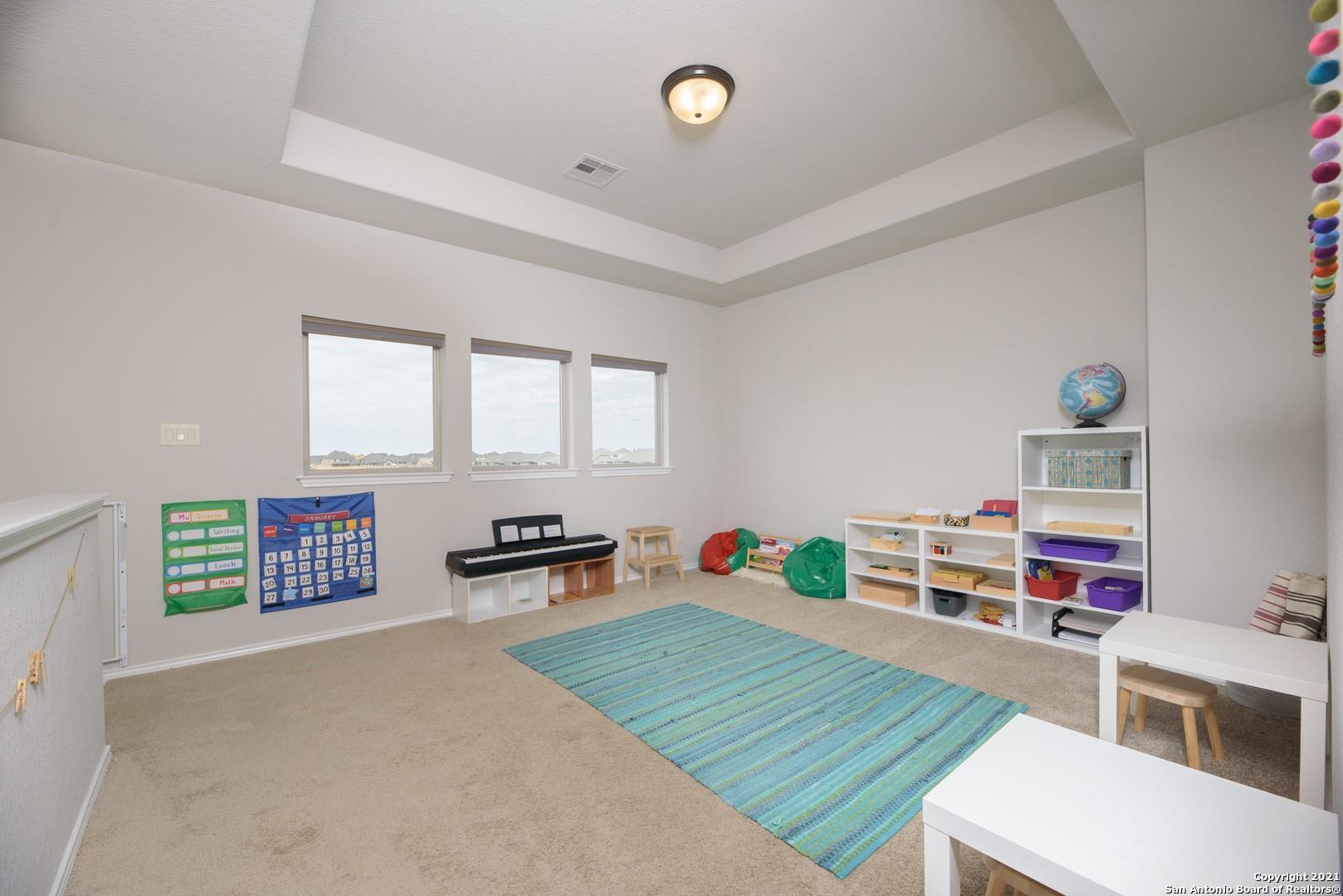 2032 Glen Hollow Holw, Seguin, TX 78155