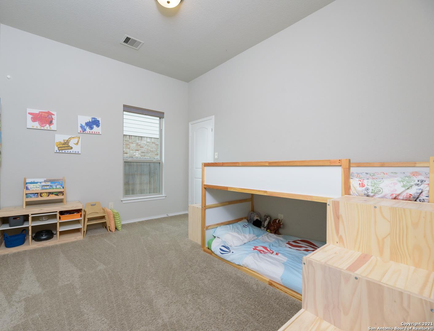 2032 Glen Hollow Holw, Seguin, TX 78155