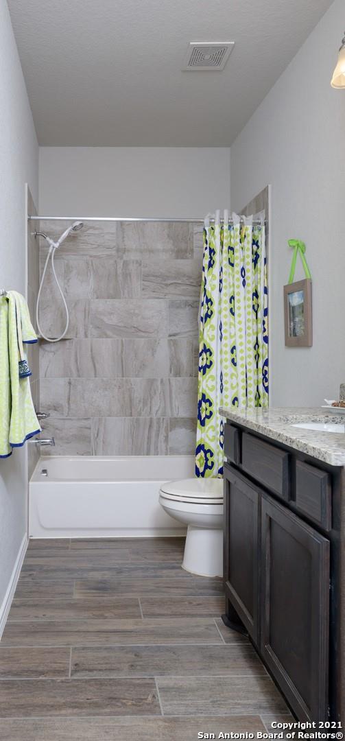 2032 Glen Hollow Holw, Seguin, TX 78155