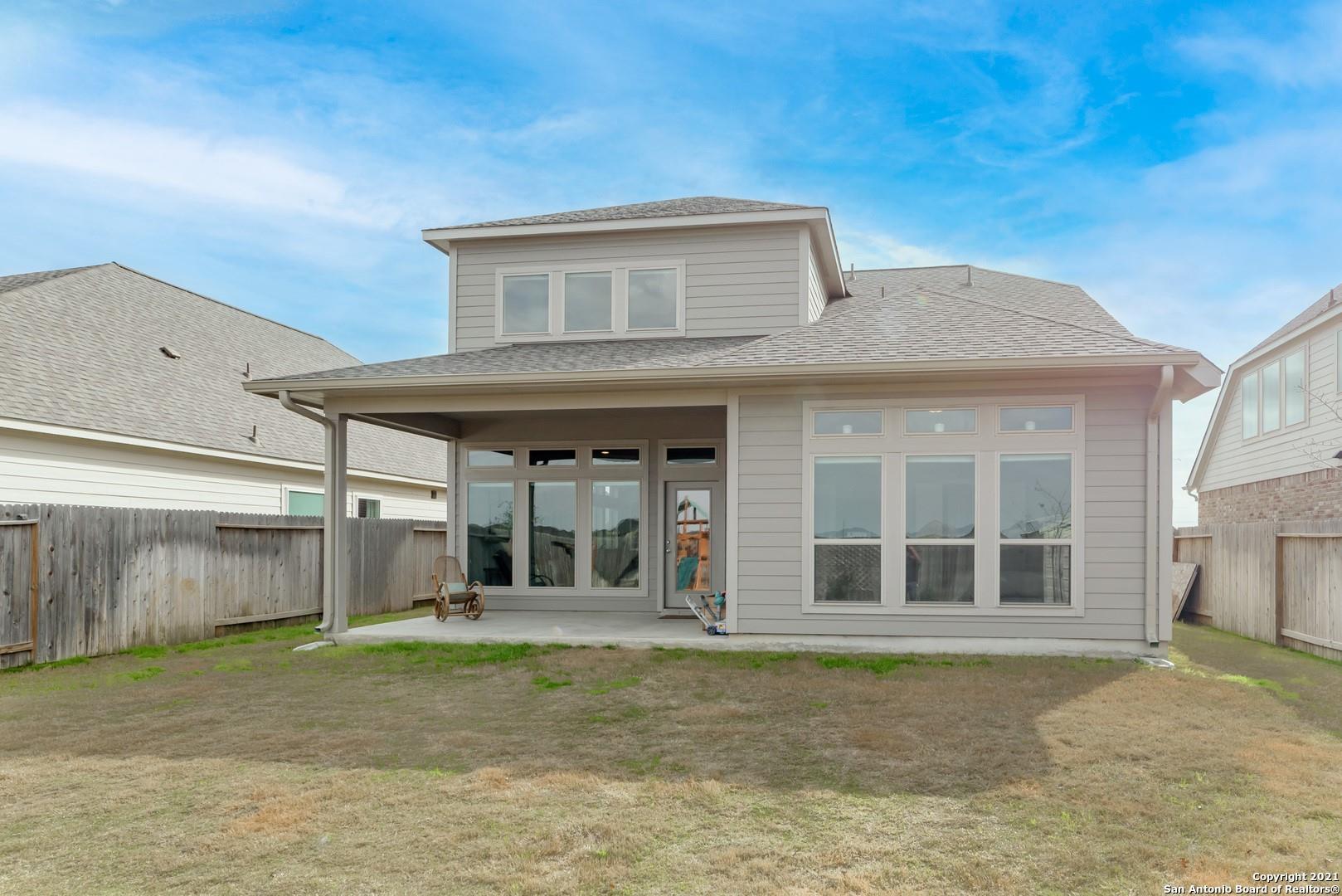 2032 Glen Hollow Holw, Seguin, TX 78155