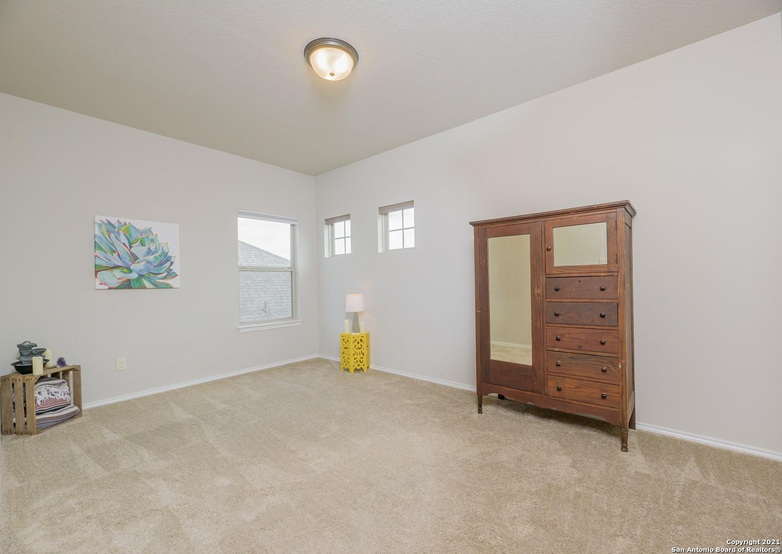 2032 Glen Hollow Holw, Seguin, TX 78155