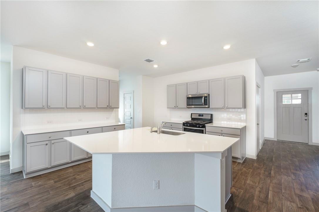 128 Big Sandy Creek Dr, Hutto, TX 78634