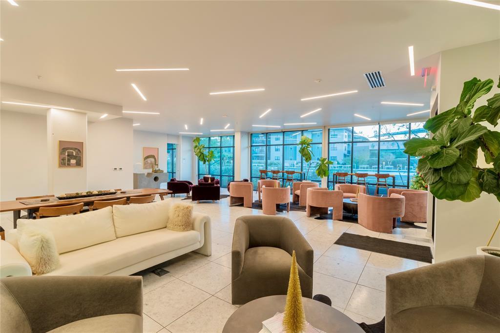 800 Embassy Dr # 115, Austin, TX 78702