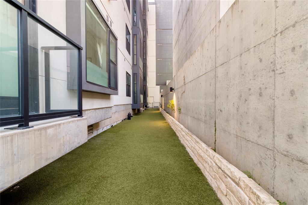 800 Embassy Dr # 115, Austin, TX 78702