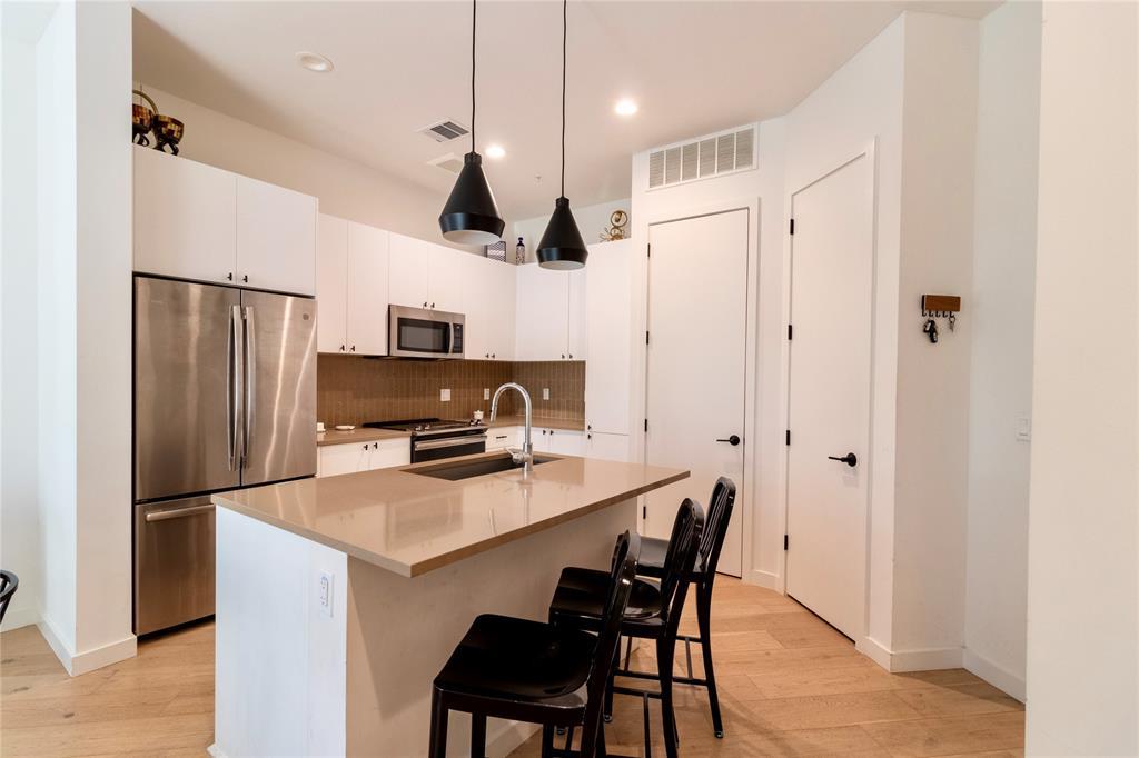 800 Embassy Dr # 115, Austin, TX 78702