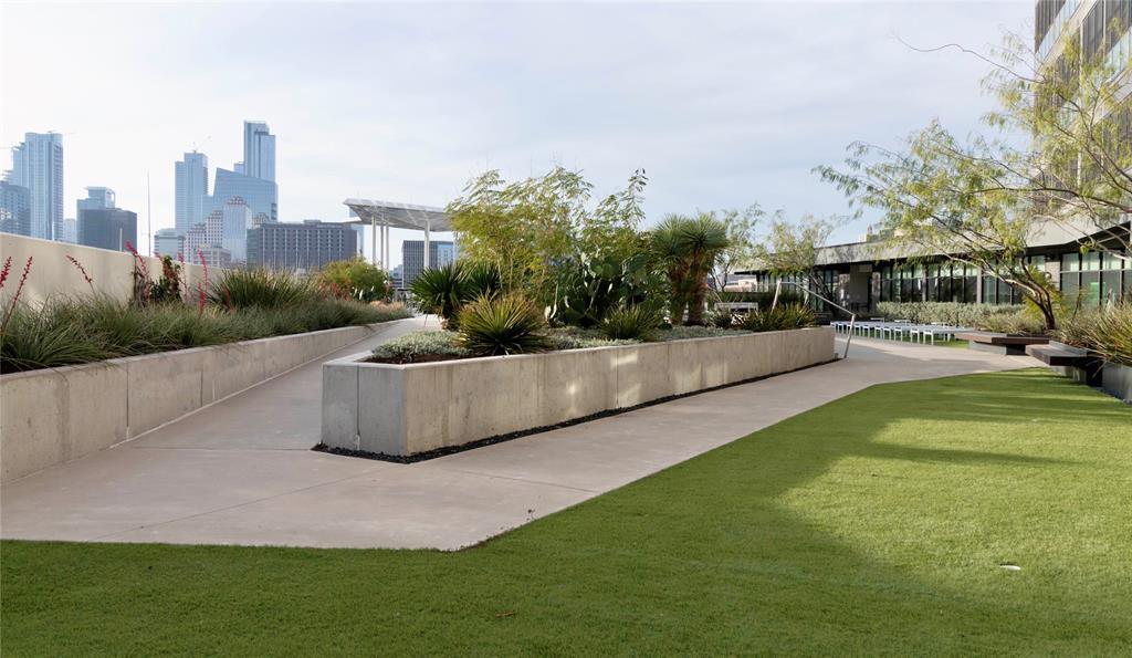 800 Embassy Dr # 115, Austin, TX 78702