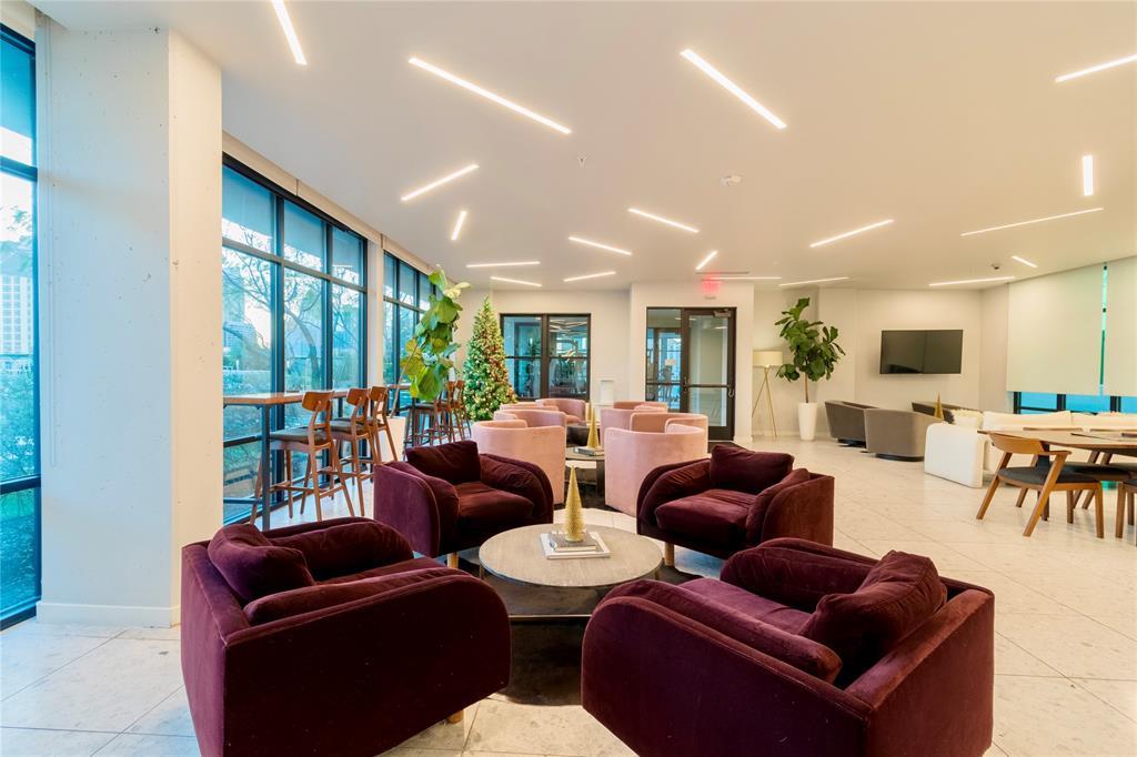 800 Embassy Dr # 115, Austin, TX 78702