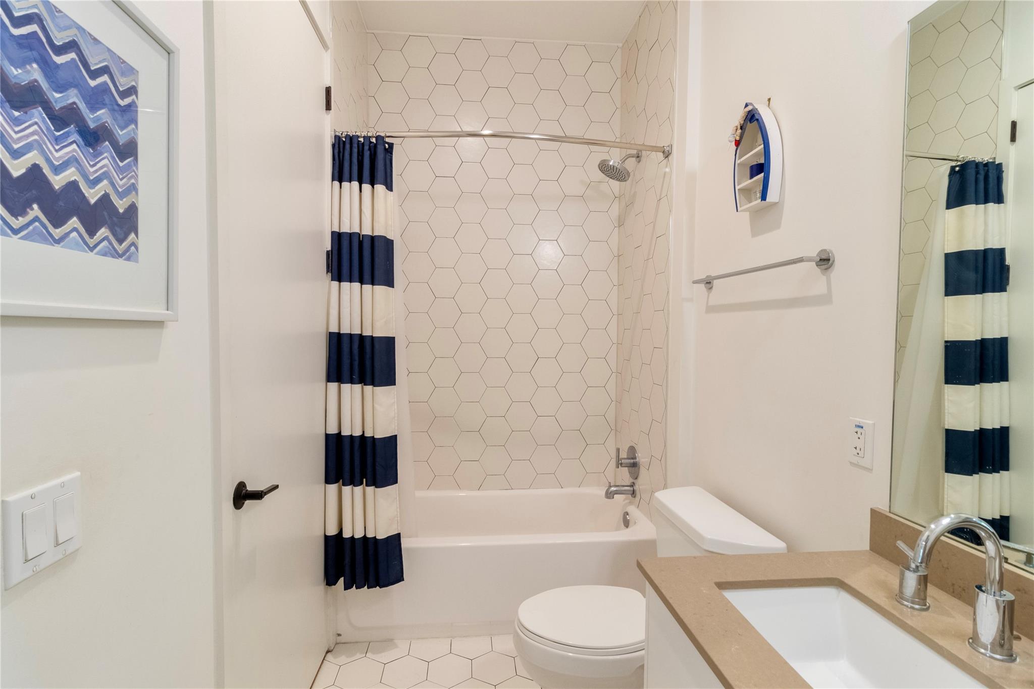 800 Embassy Dr # 115, Austin, TX 78702