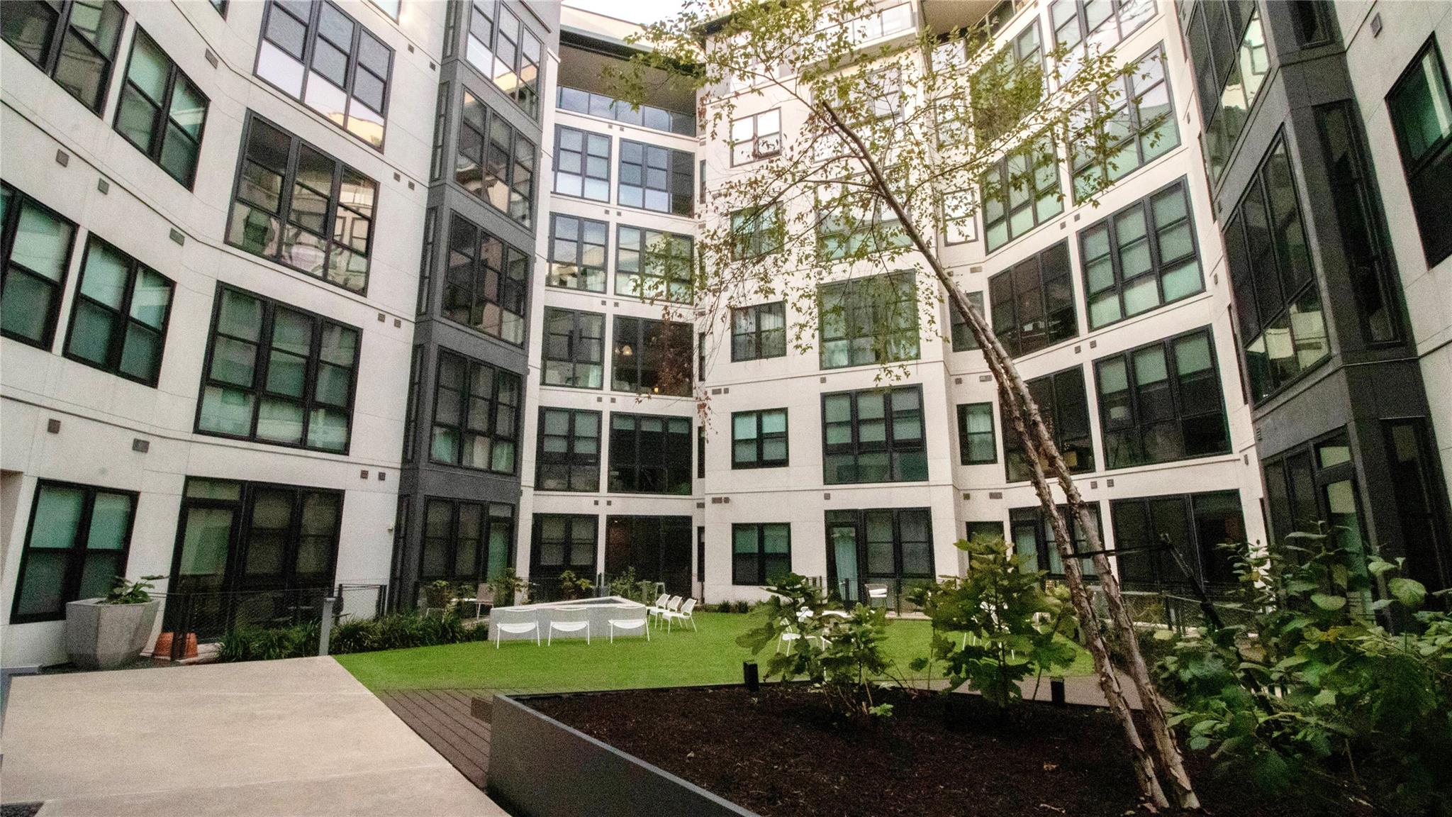 800 Embassy Dr # 115, Austin, TX 78702