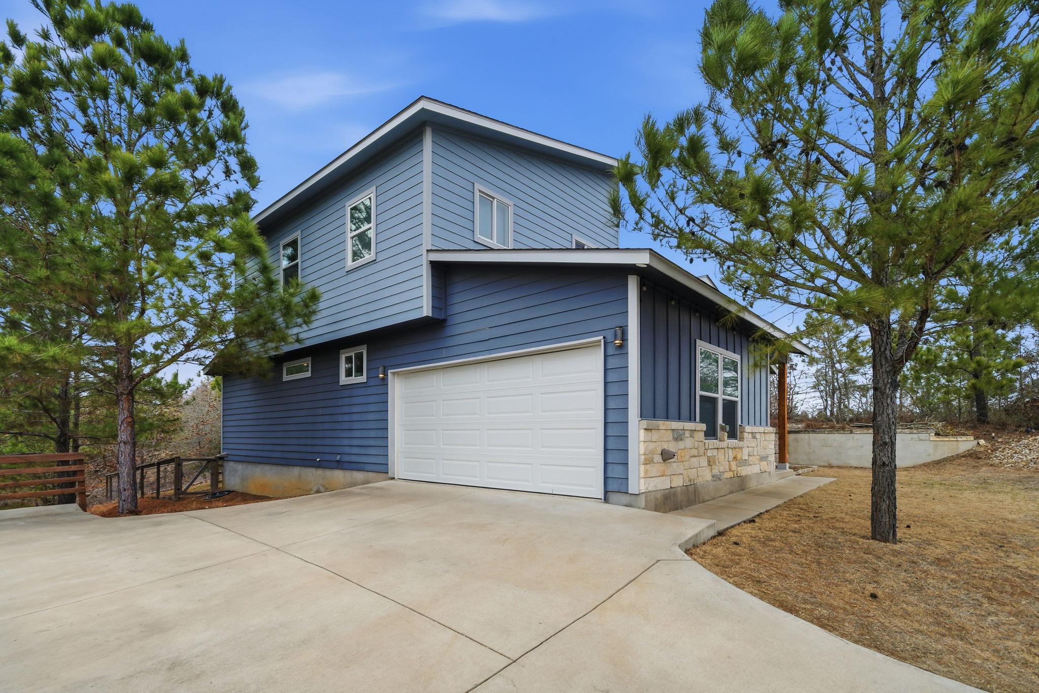 104 Kahalulu Dr, Bastrop, TX 78602