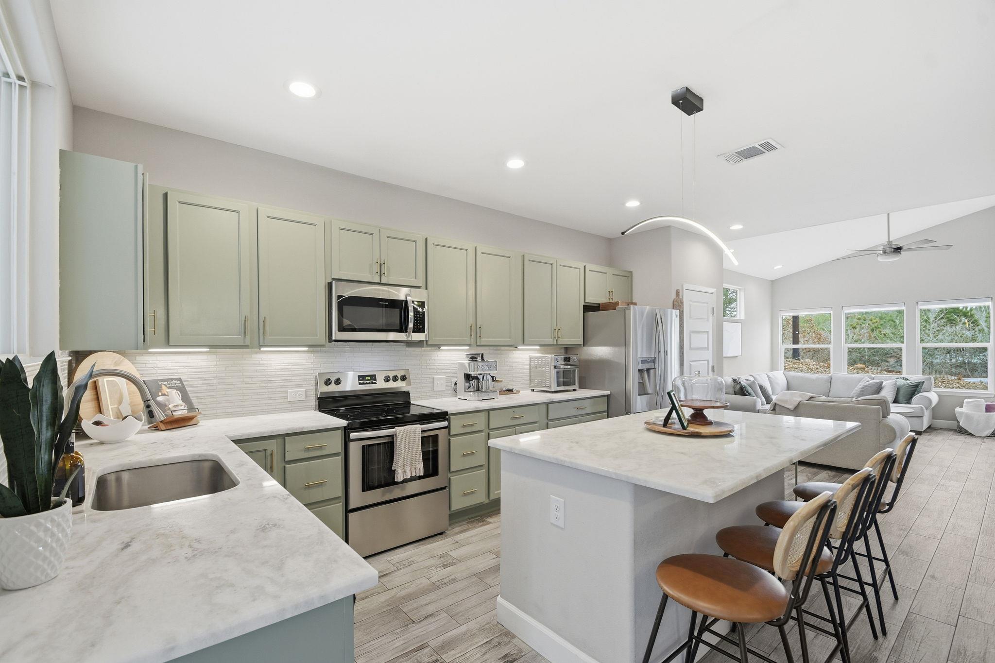 104 Kahalulu Dr, Bastrop, TX 78602