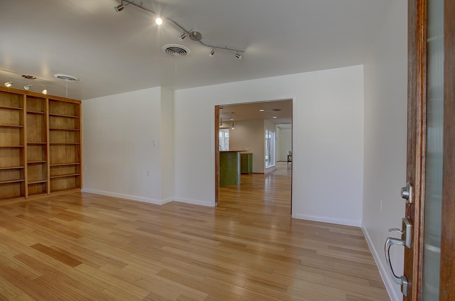 1607 S Elm St, Georgetown, TX 78626