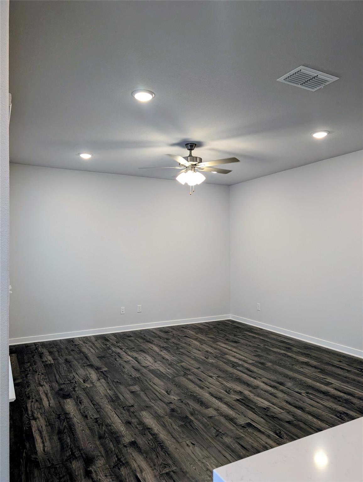 140 Hartson Dr W, Taylor, TX 76574