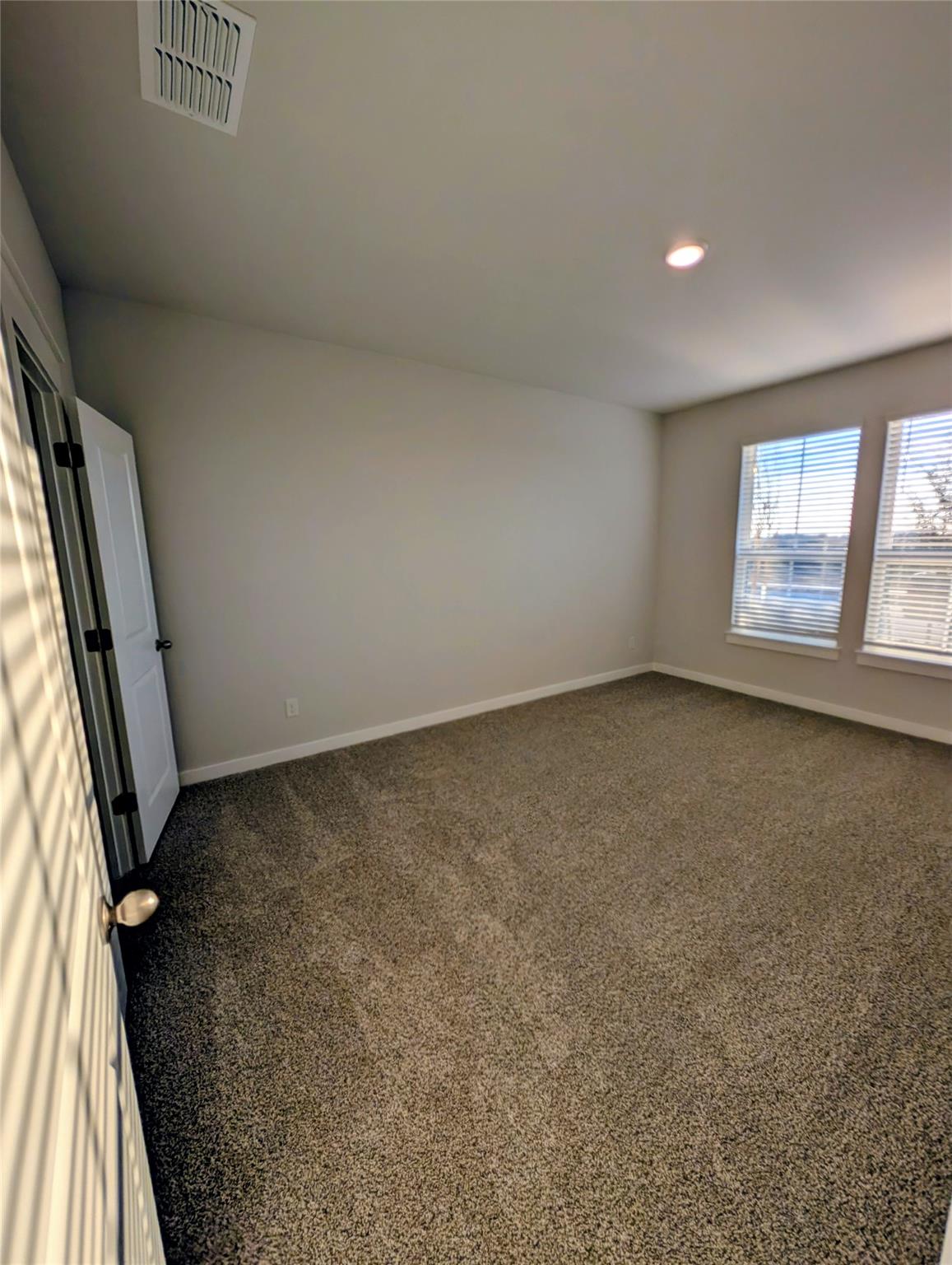 140 Hartson Dr W, Taylor, TX 76574