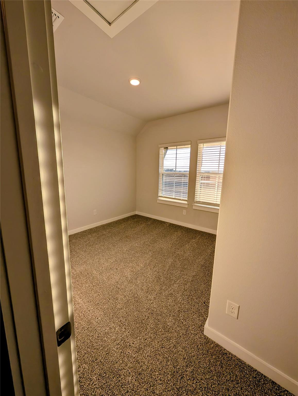 140 Hartson Dr W, Taylor, TX 76574