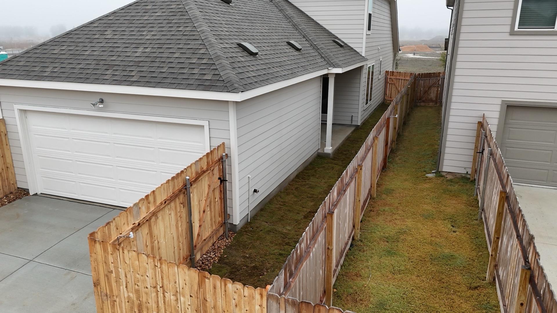 140 Hartson Dr W, Taylor, TX 76574