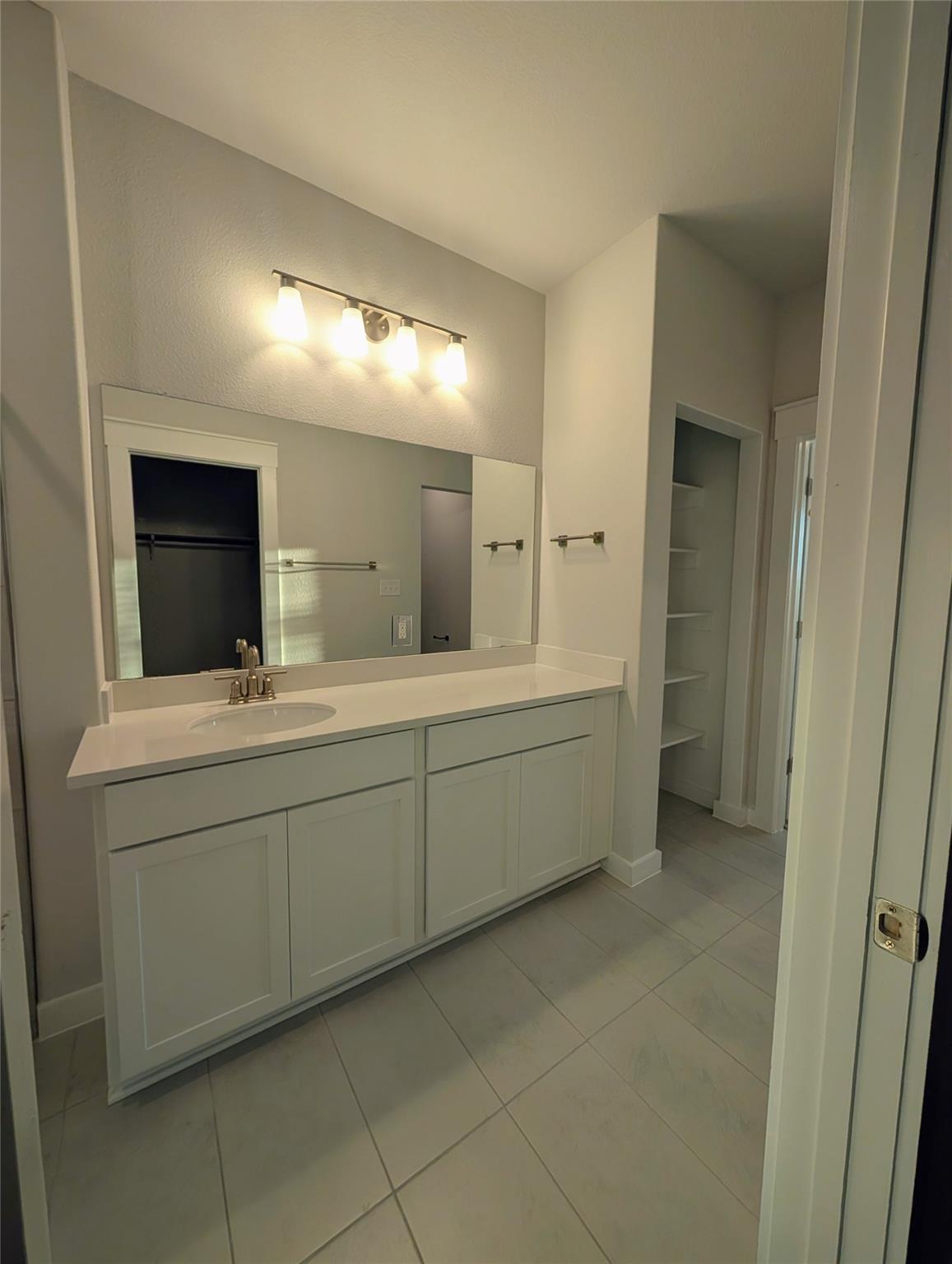 140 Hartson Dr W, Taylor, TX 76574