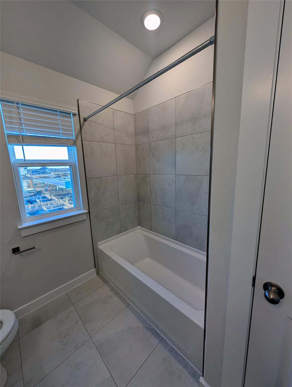 140 Hartson Dr W, Taylor, TX 76574