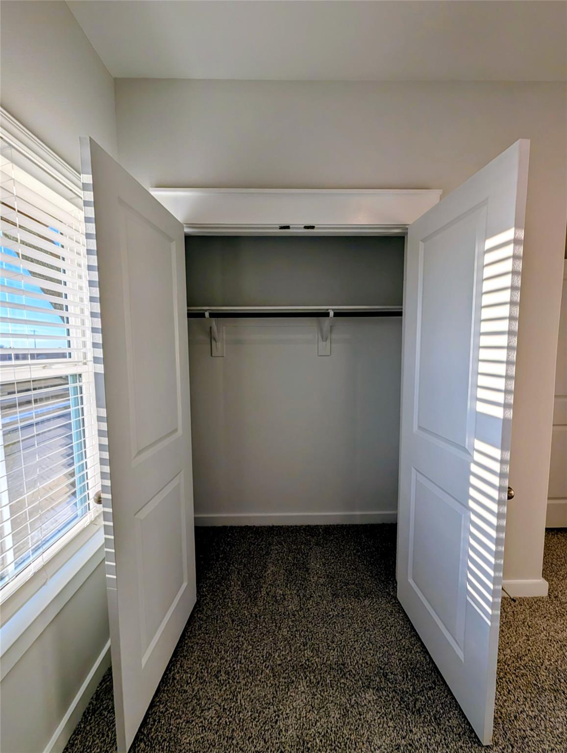 140 Hartson Dr W, Taylor, TX 76574