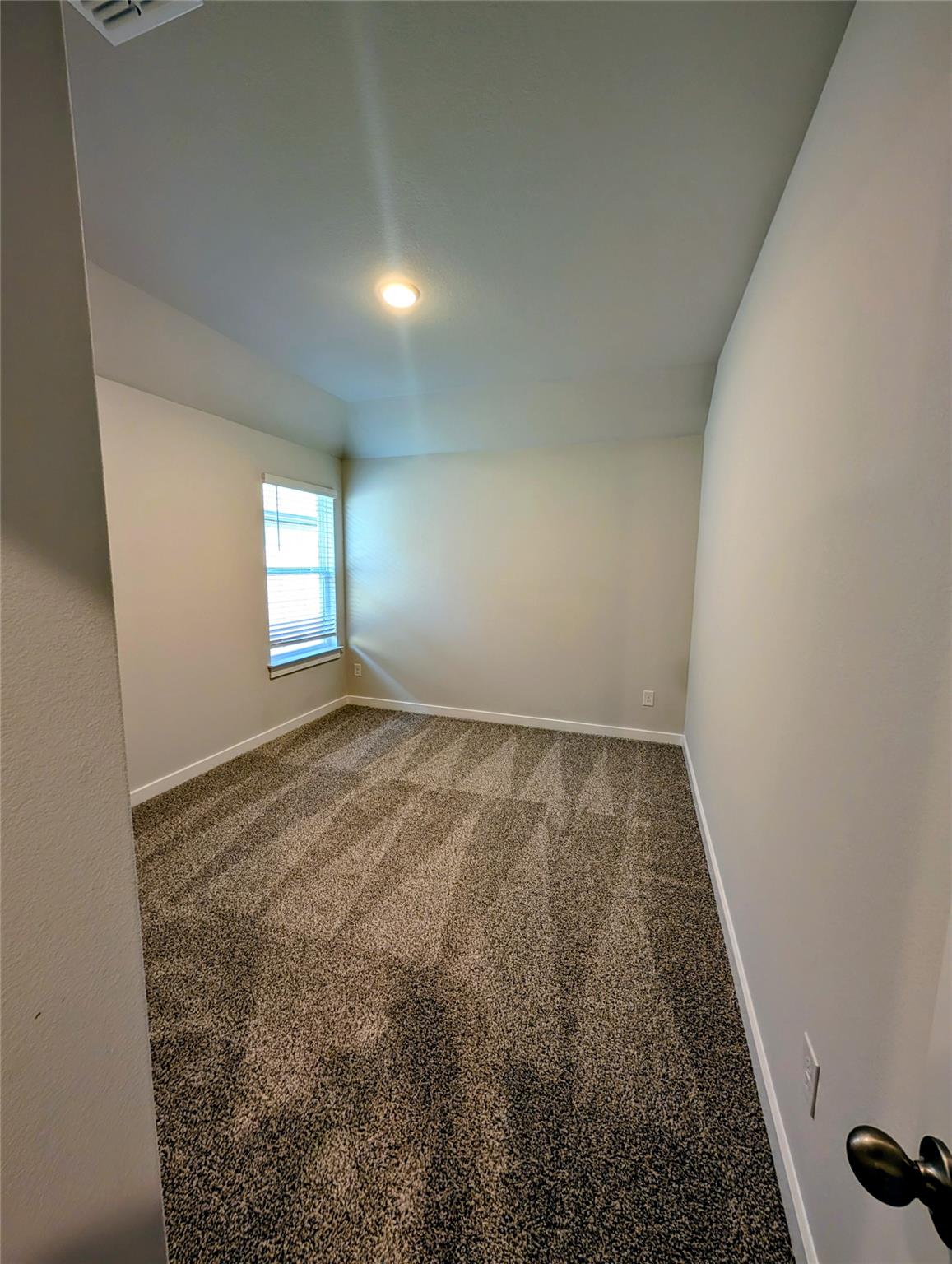 140 Hartson Dr W, Taylor, TX 76574