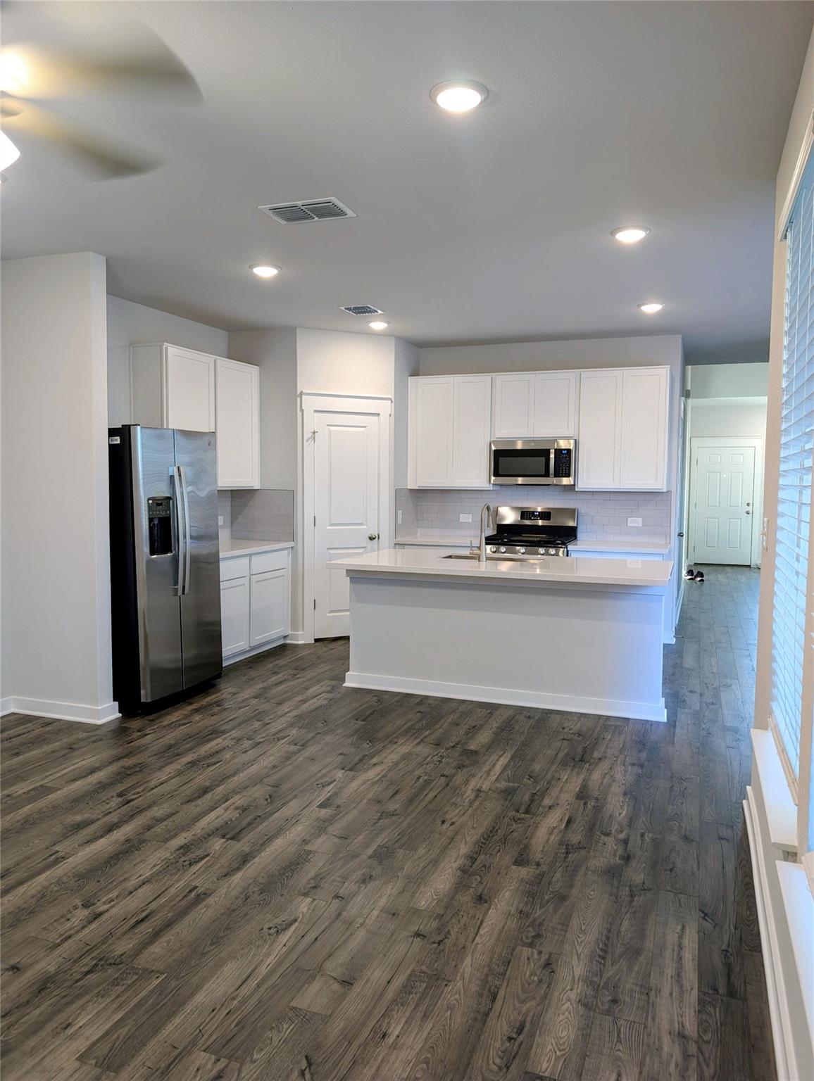 140 Hartson Dr W, Taylor, TX 76574