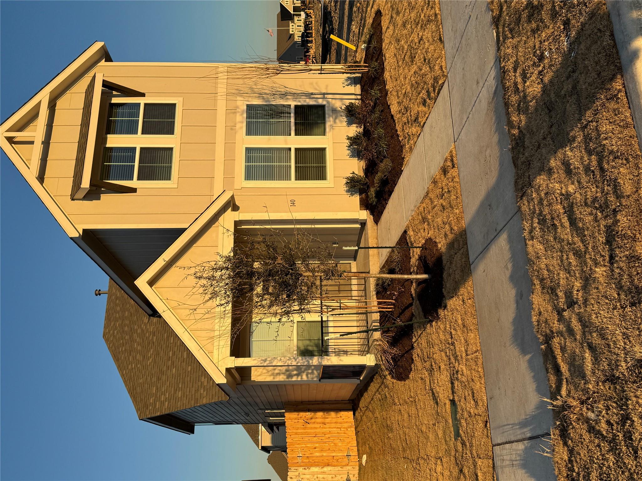 140 Hartson Dr W, Taylor, TX 76574