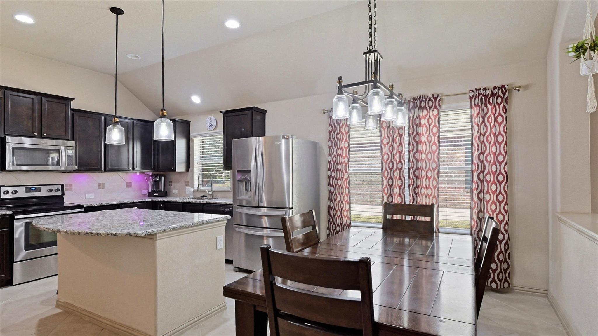 102 N Pasture Cv, Hutto, TX 78634