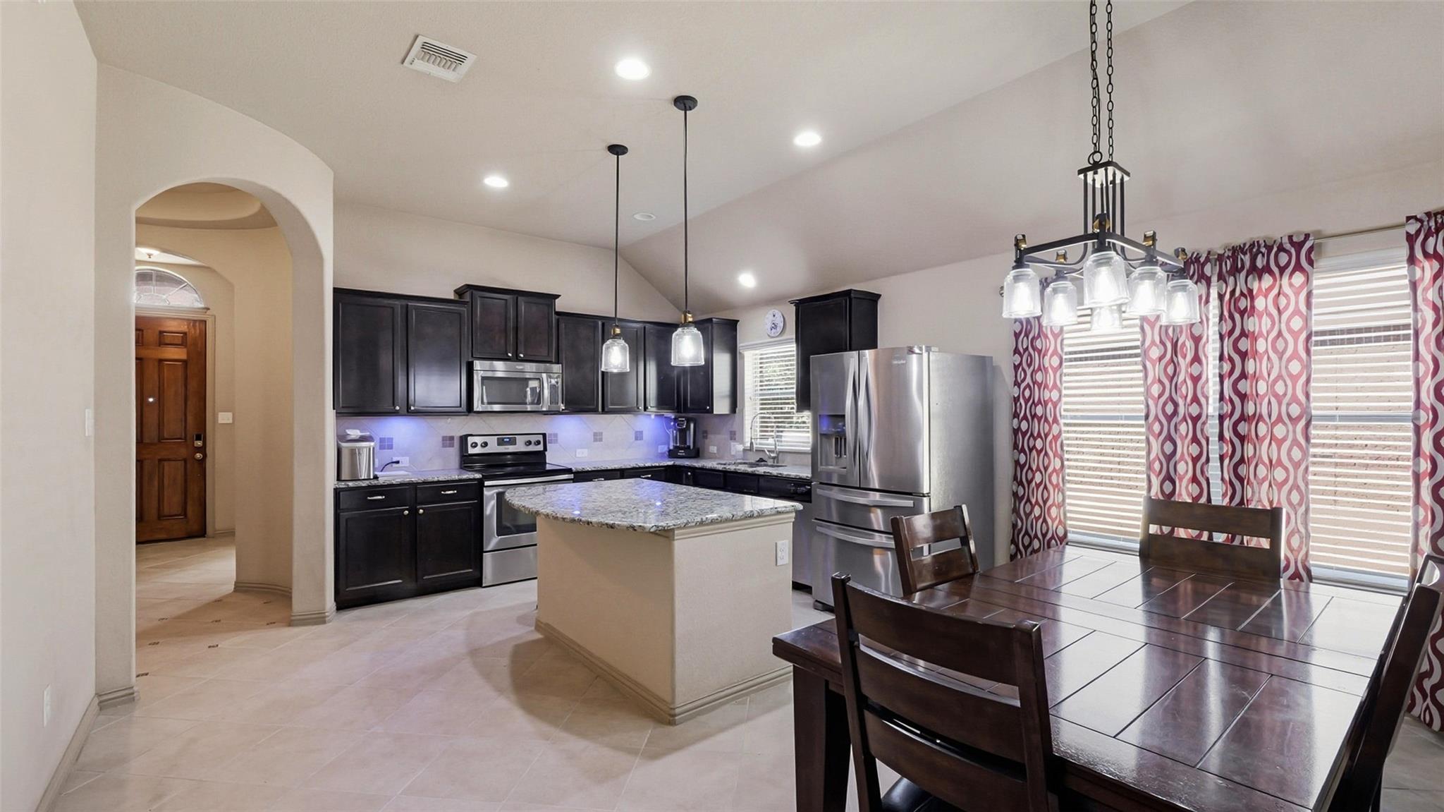 102 N Pasture Cv, Hutto, TX 78634