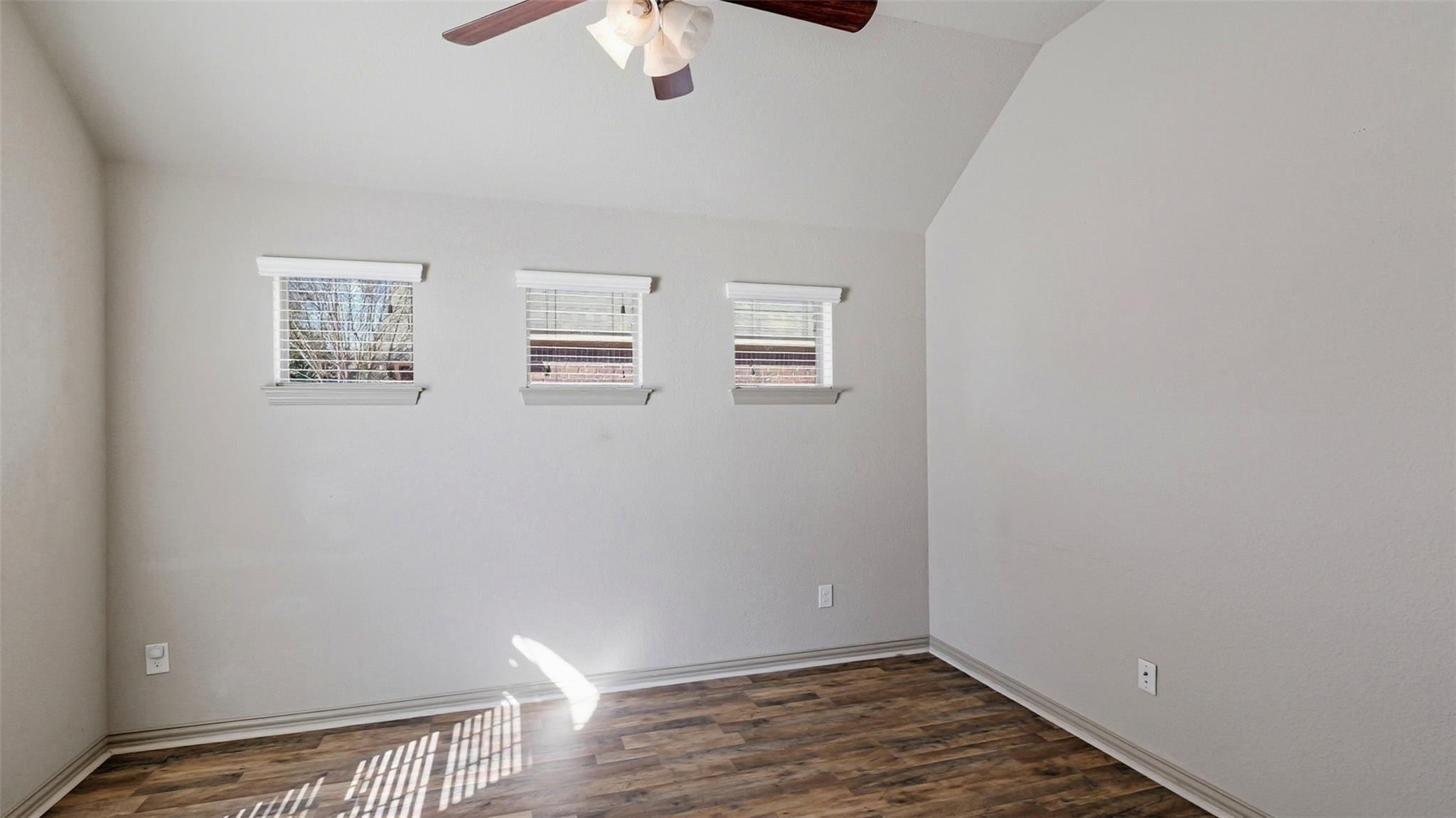 102 N Pasture Cv, Hutto, TX 78634