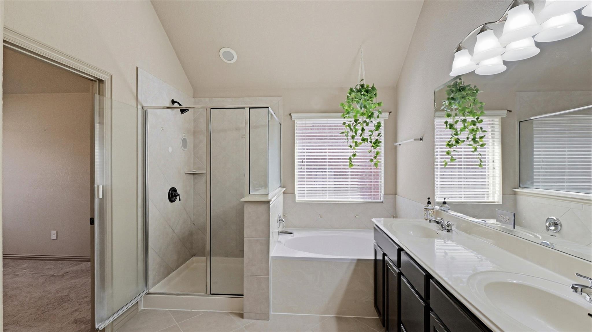 102 N Pasture Cv, Hutto, TX 78634