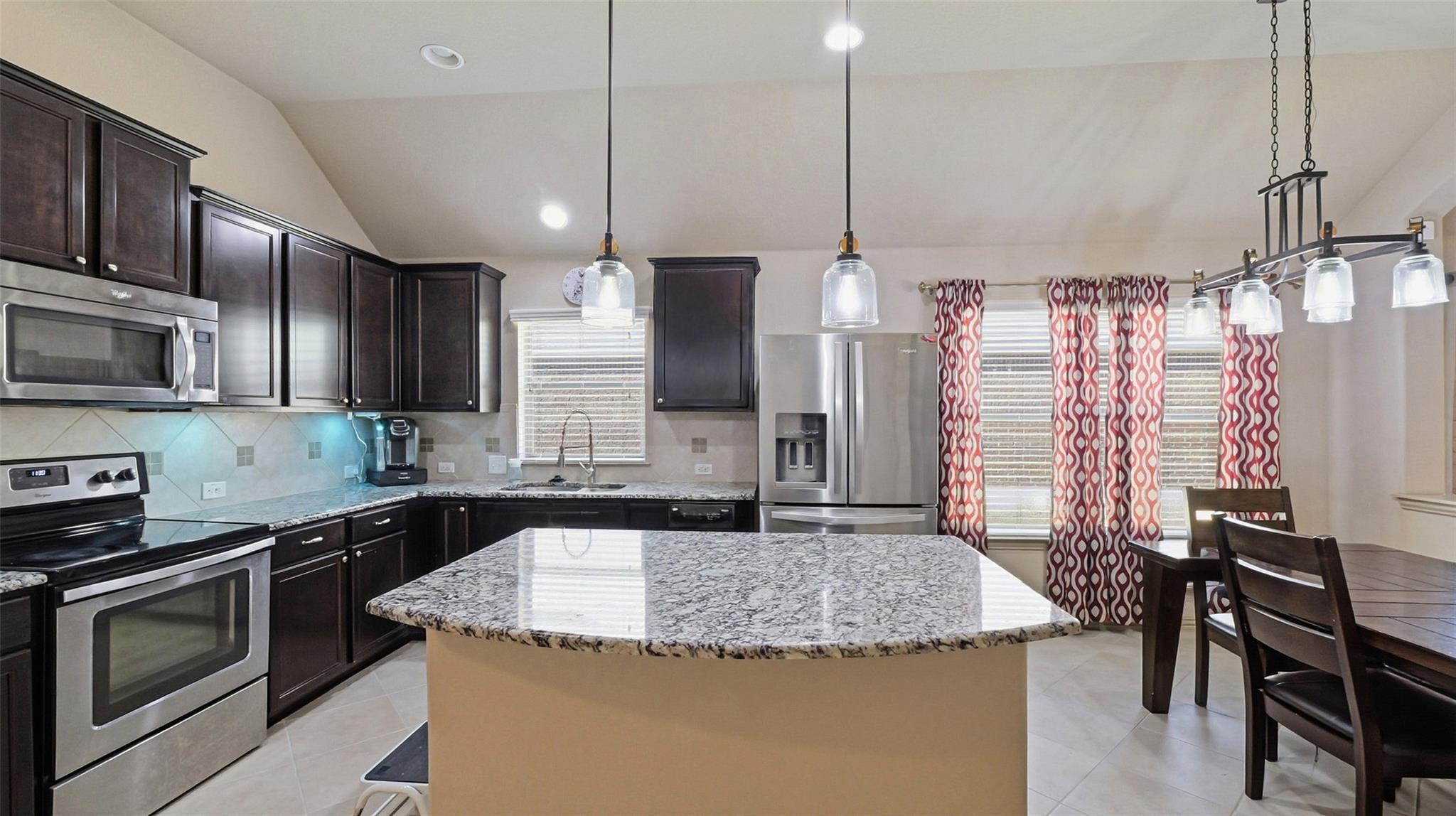 102 N Pasture Cv, Hutto, TX 78634