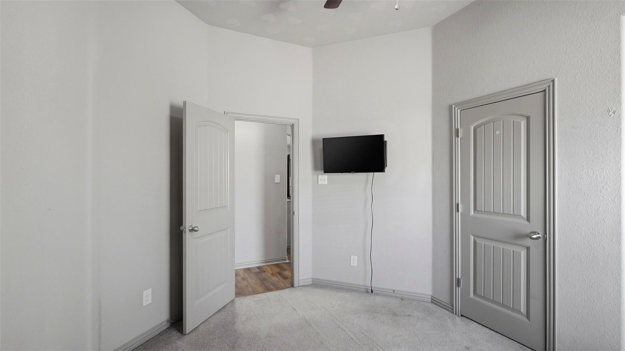 102 N Pasture Cv, Hutto, TX 78634