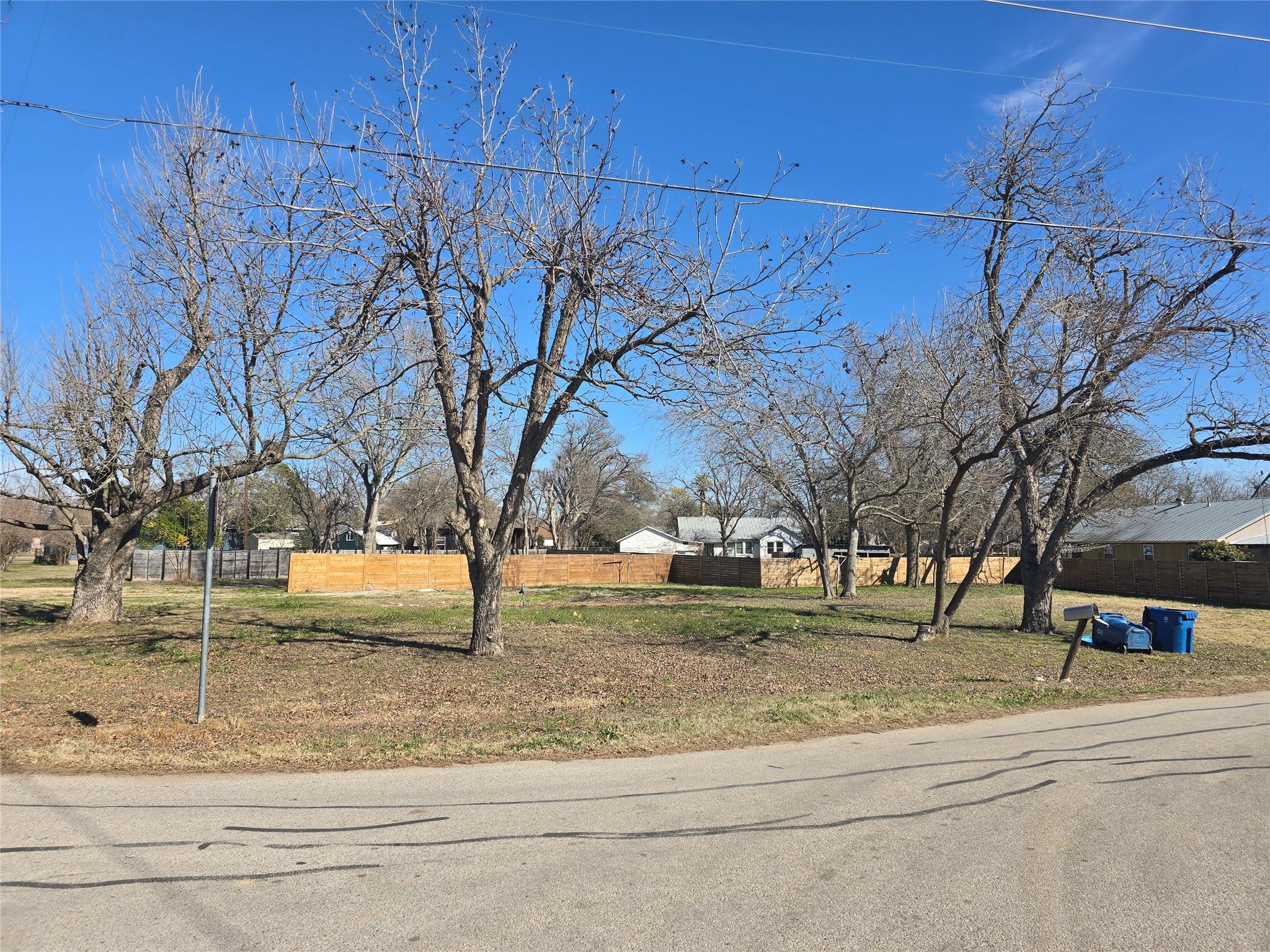 305 Lexington Rd, Elgin, TX 78621