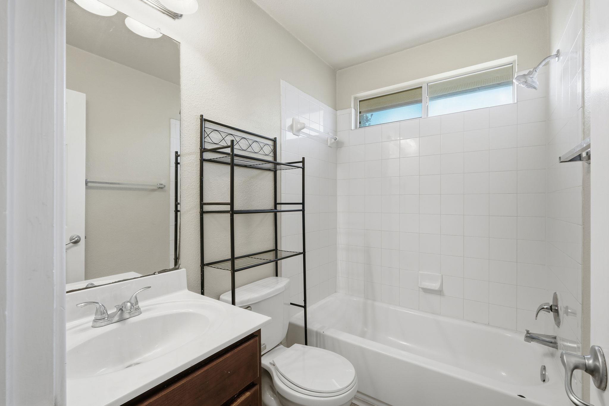 119 Bayliss St, Hutto, TX 78634