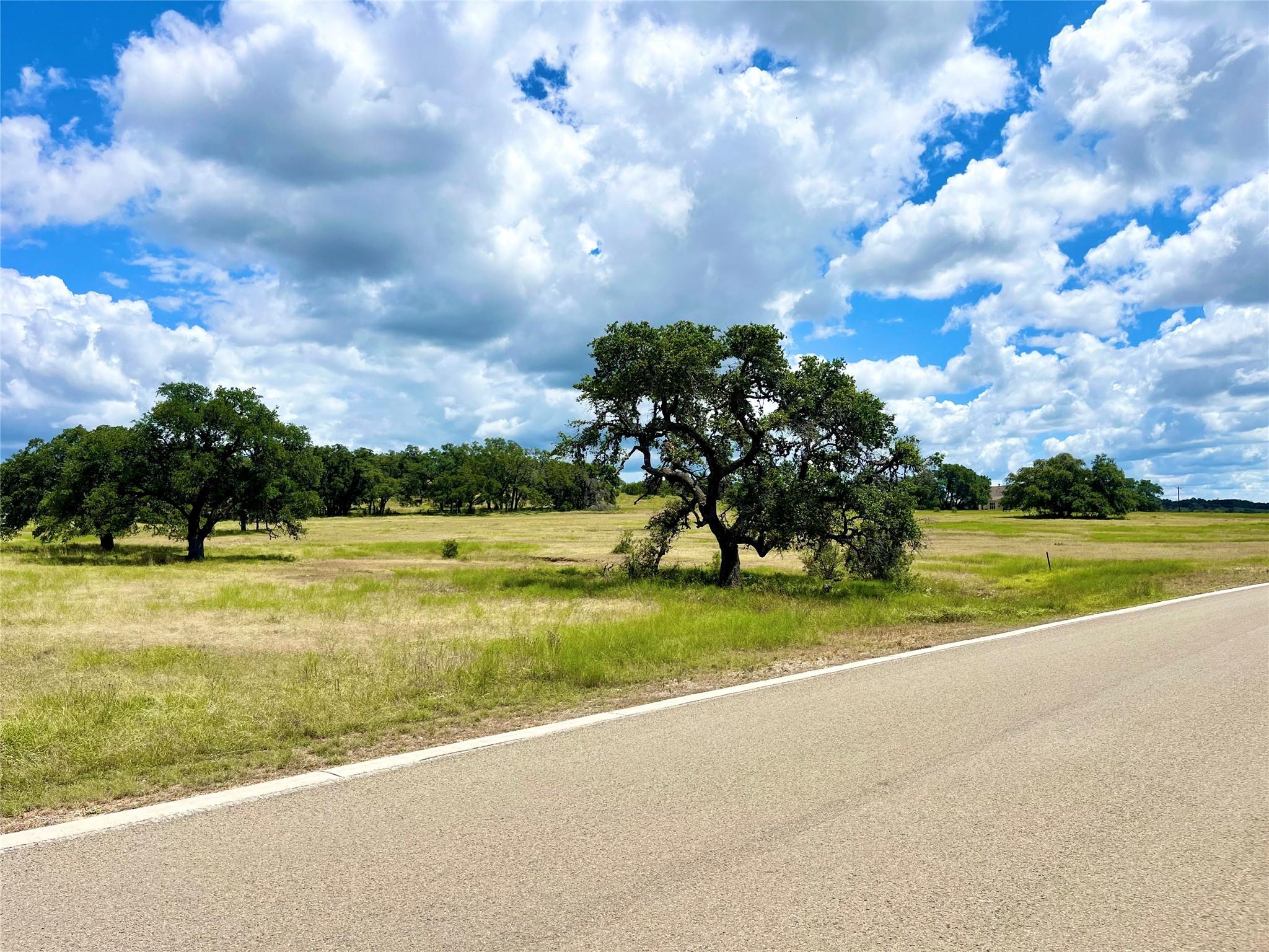 97 Summit Ridge Trl, Johnson City, TX 78636