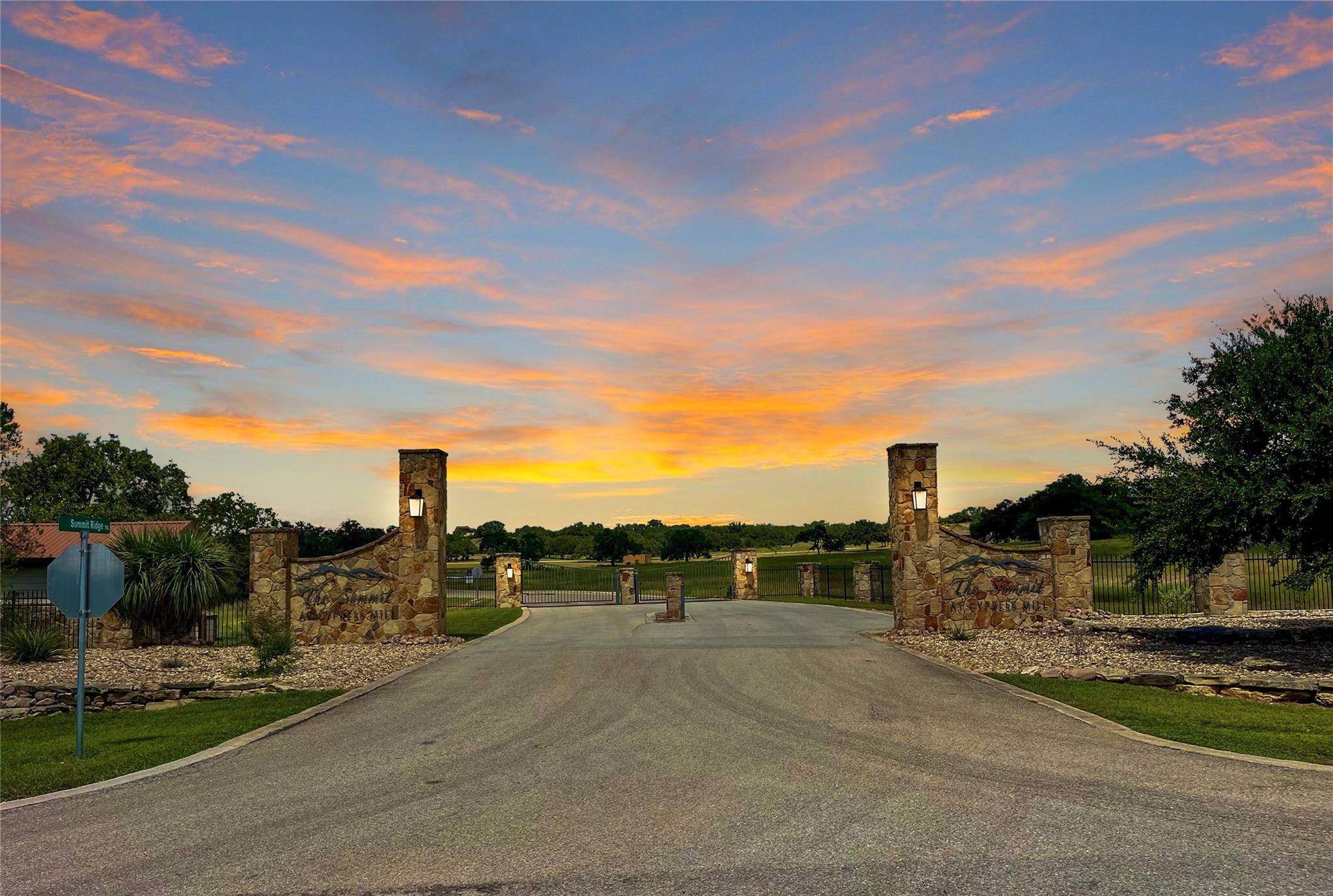 97 Summit Ridge Trl, Johnson City, TX 78636