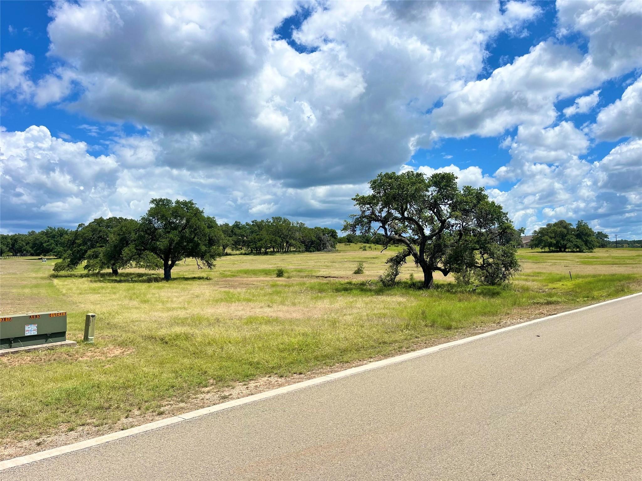 97 Summit Ridge Trl, Johnson City, TX 78636