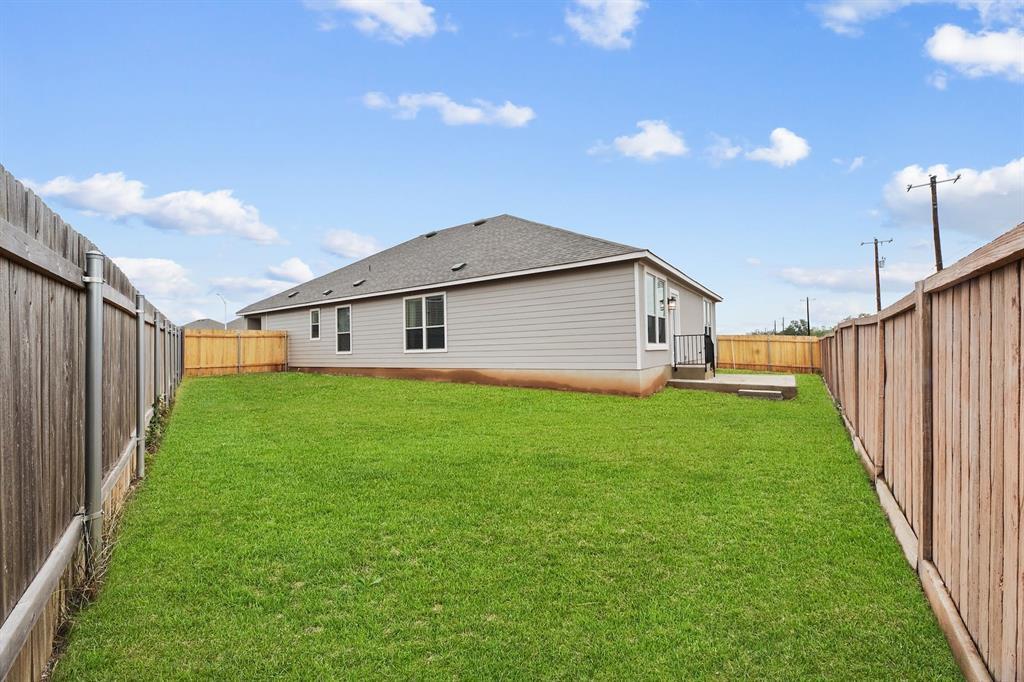 100 Jarbridge Dr, Kyle, TX 78640