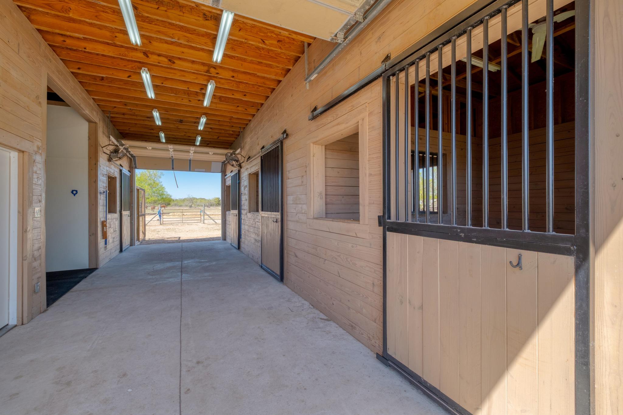 154 Three Oaks Ln, Bastrop, TX 78602