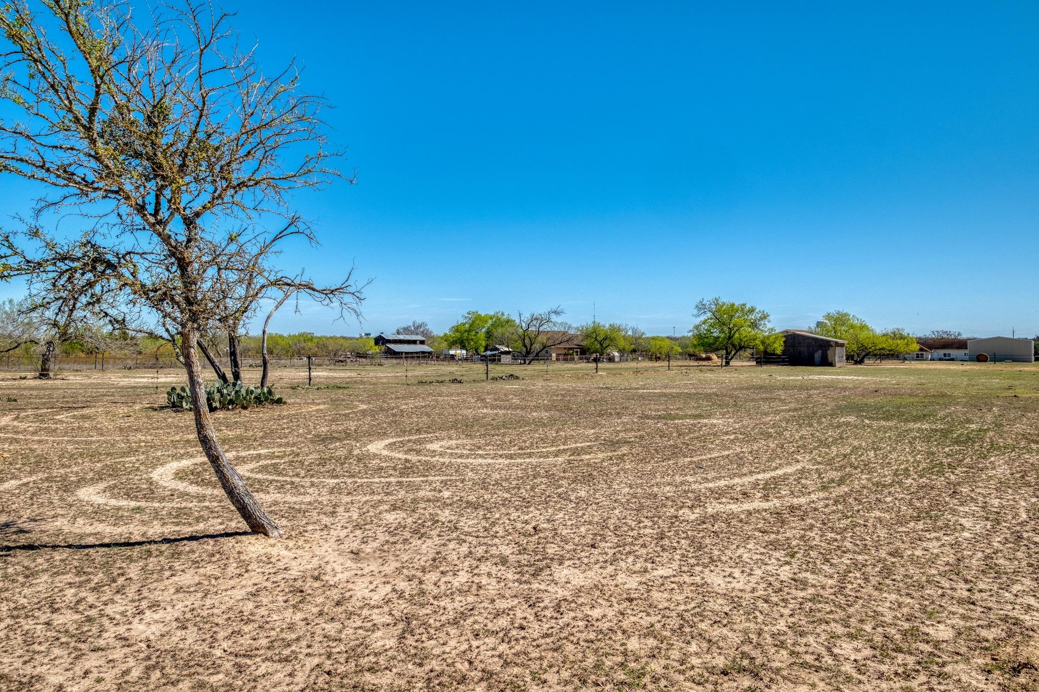 154 Three Oaks Ln, Bastrop, TX 78602