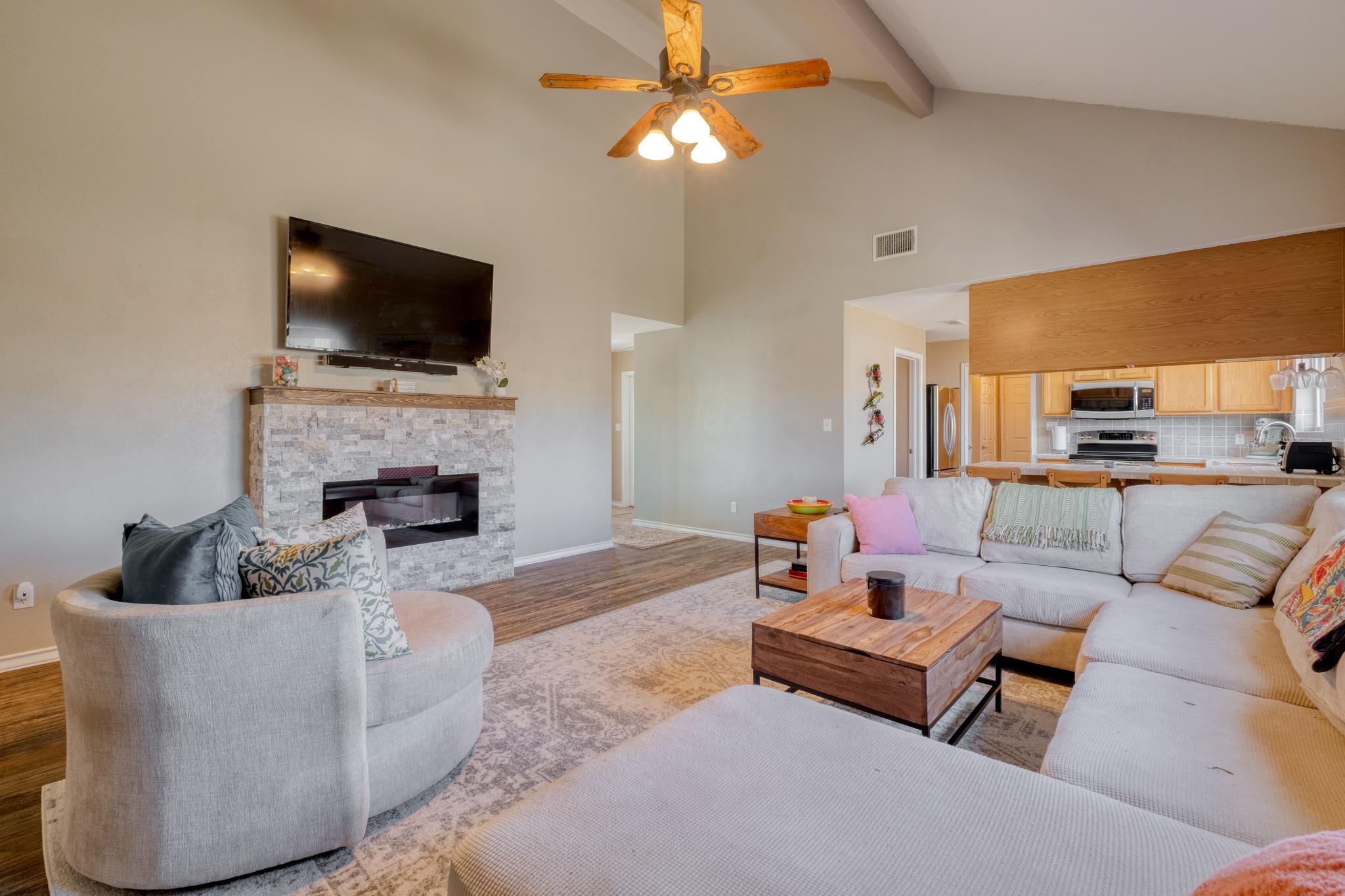 154 Three Oaks Ln, Bastrop, TX 78602