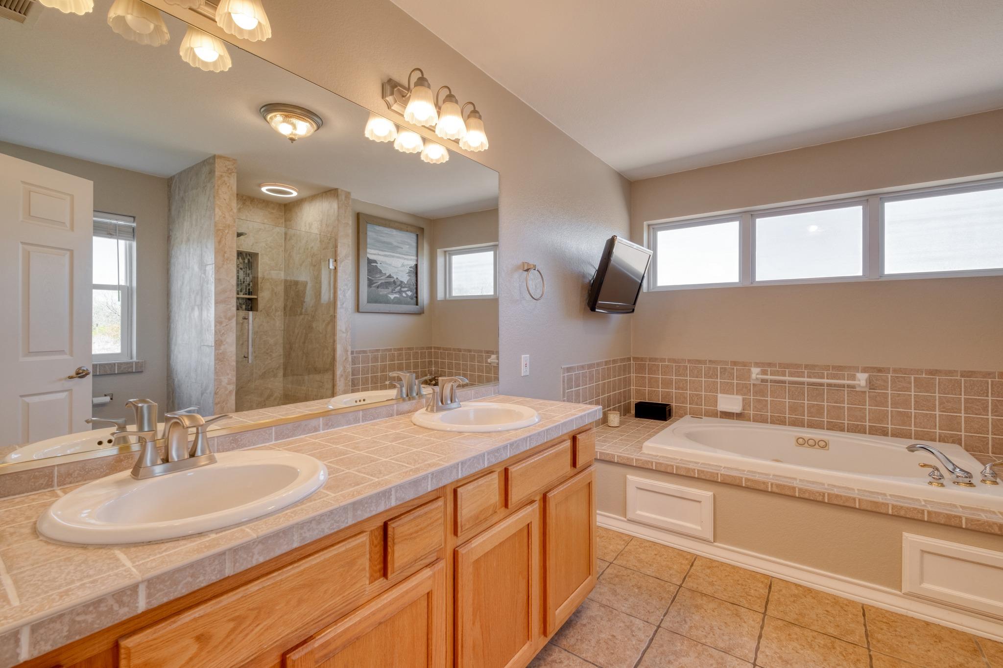 154 Three Oaks Ln, Bastrop, TX 78602