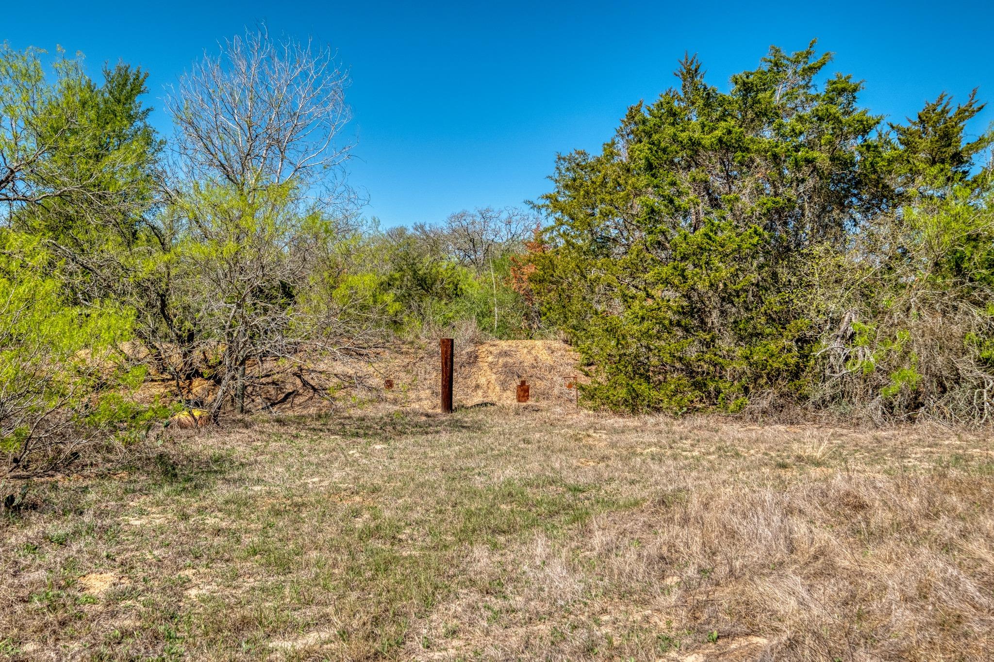154 Three Oaks Ln, Bastrop, TX 78602